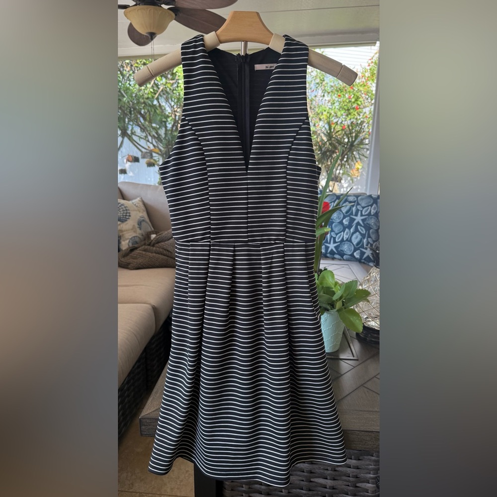 5 for $20 Deal- Mi Ami Francesca’s Collection Striped Pocketed Dress- Size Small